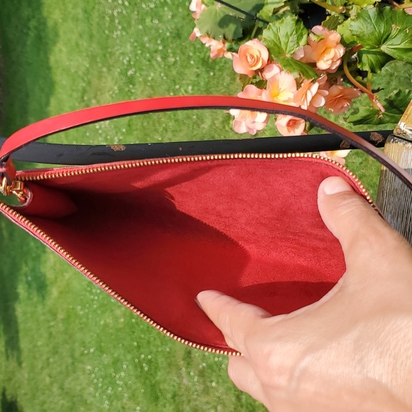 💥💥SOLD💥LOUIS VUITTON EPI POCHETTE - Picture 9 of 12